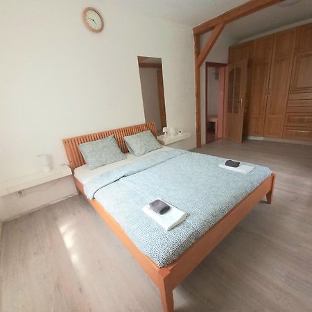 Apartmany Kocanda Jesenice  Kamer foto