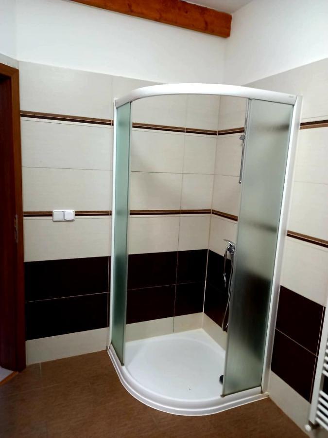 Apartmany Kocanda Jesenice  Buitenkant foto